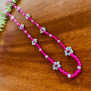 Boho Happy Daisy Necklace - Light Grey + Fuschia…